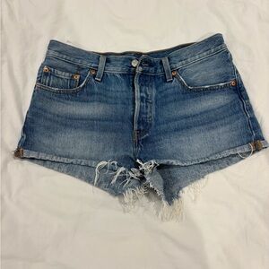 Women's Levi’s Denim Shorts size 28
